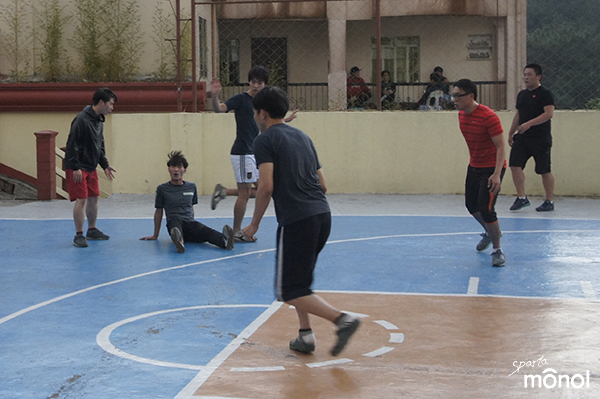 person-defending-futsal